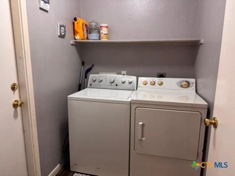 117 Clydesdale Ln, Victoria, TX 77904 - washroom with washing machine and dryer