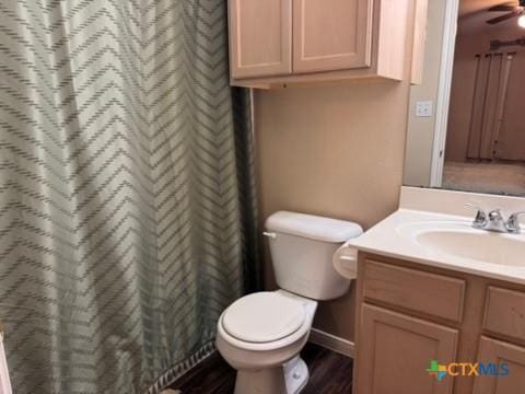 117 Clydesdale Ln, Victoria, TX 77904 - full bath featuring vanity, toilet, wood finished floors, ceiling fan, and a shower with curtain