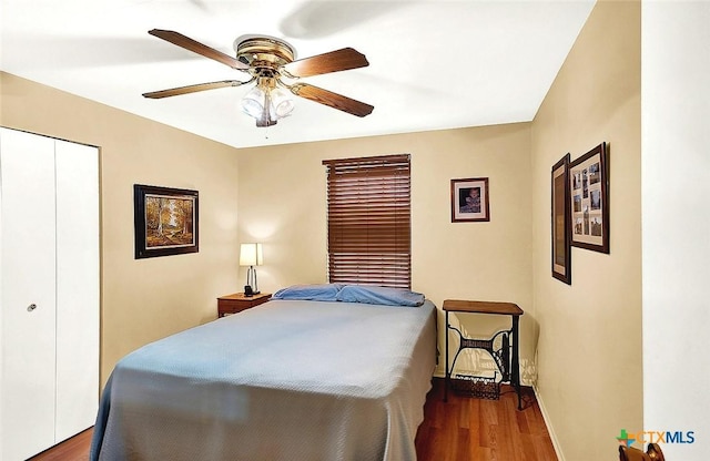 bedroom with baseboards, a closet, a ceiling fan, and wood finished floors