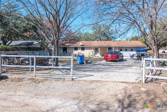 view of front facade featuring a garage