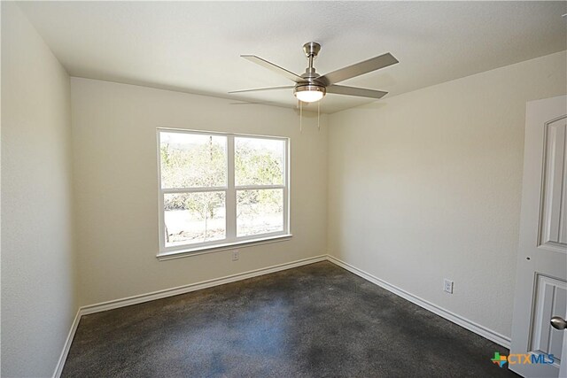 unfurnished room featuring ceiling fan and a textured ceiling