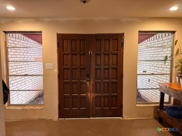 2708 E Poplar Ave, Victoria, TX 77901 - entryway featuring concrete floors and recessed lighting