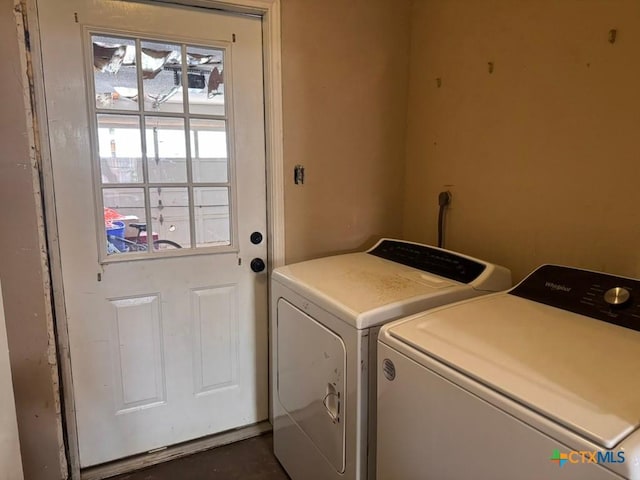 2708 E Poplar Ave, Victoria, TX 77901 - washroom featuring washer and clothes dryer