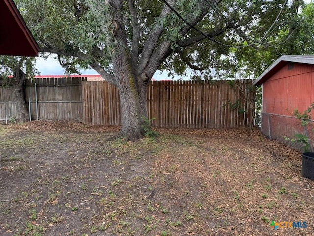 2708 E Poplar Ave, Victoria, TX 77901 - view of yard