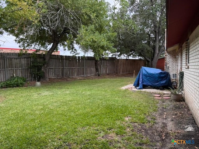 2708 E Poplar Ave, Victoria, TX 77901 - view of yard