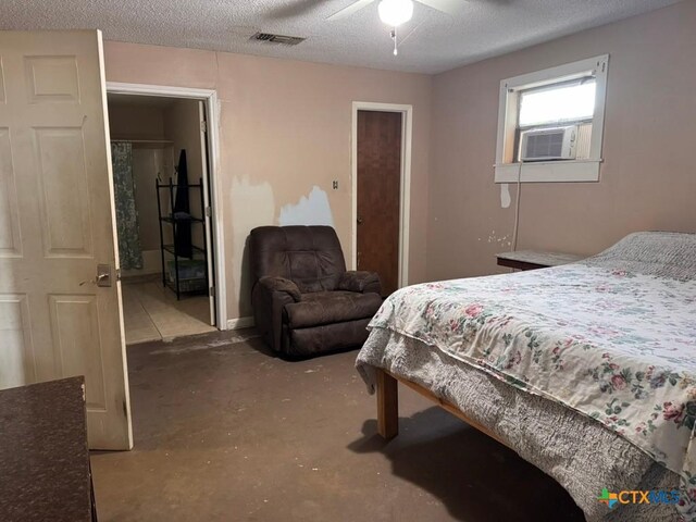 2708 E Poplar Ave, Victoria, TX 77901 - bedroom with a textured ceiling