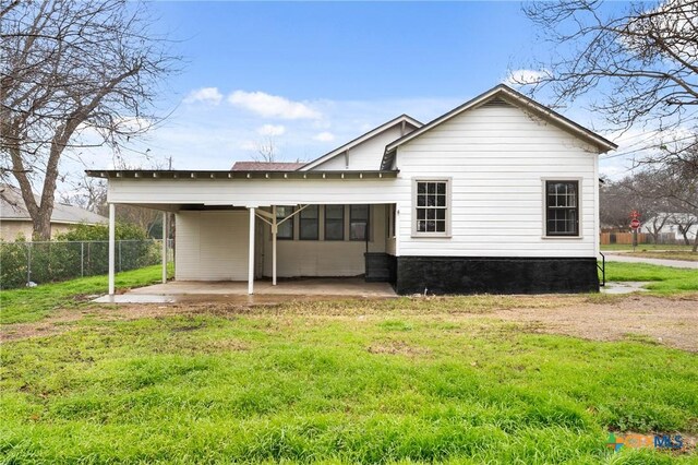 view of front facade with a carport and a front yard