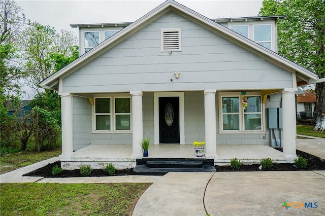 view of front of home featuring a porch