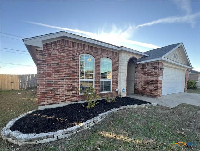 view of front of home featuring a front yard and a garage