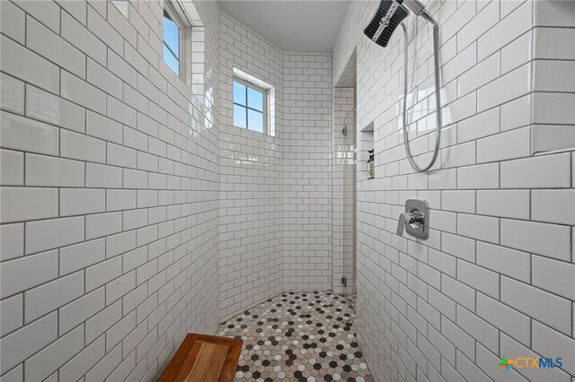 916 Dream Catcher Dr, Leander, TX 78641 - bathroom with tiled shower and tile walls