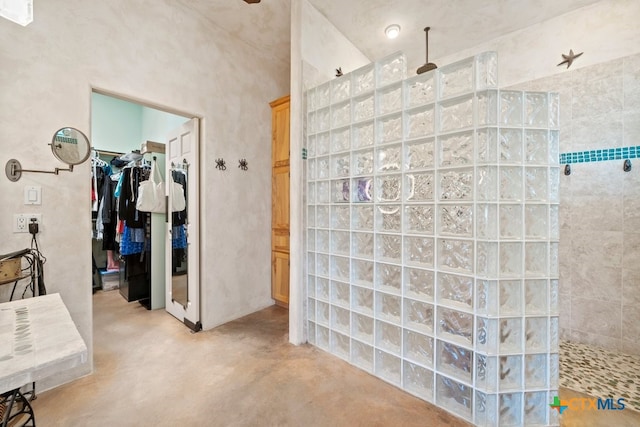 bathroom featuring tiled shower