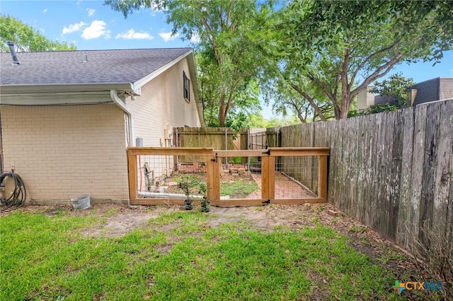 407 Pasadena Dr, Victoria, TX 77904 - view of yard featuring a gate and a vegetable garden