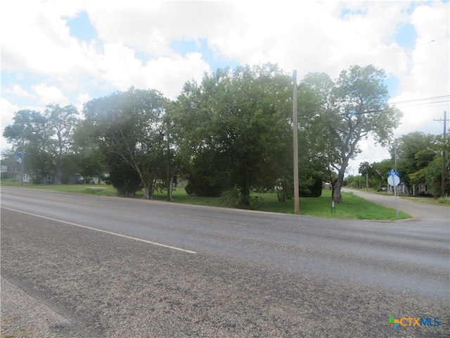 Listing photo 2 for 712 E Main St, Edna TX 77957