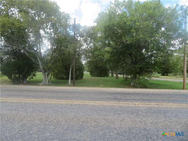 712 E Main St, Edna, TX 77957 - photo 1