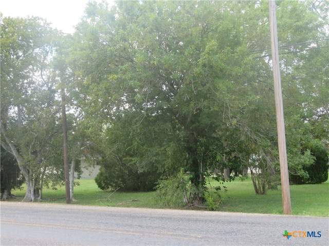 Listing photo 3 for 712 E Main St, Edna TX 77957