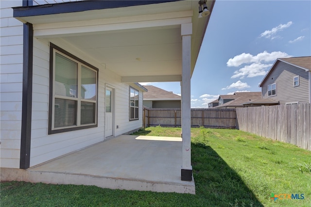 view of yard with a patio area