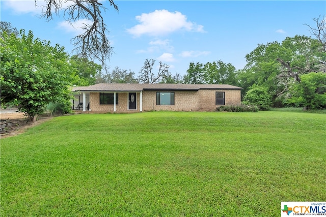 single story home featuring a front lawn