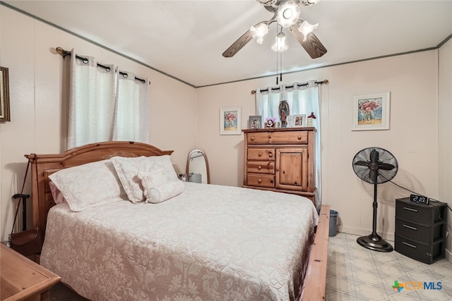 bedroom with ceiling fan