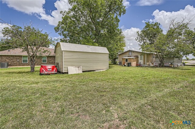 view of yard with a shed