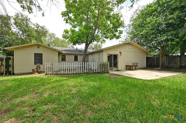 201 Hillcrest Dr, Luling, TX 78648 - back of house featuring a patio area