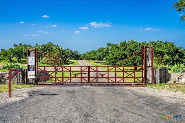 613 Cattle Creek Rd, Johnson City, TX 78636