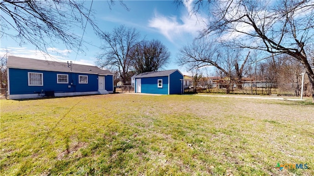 view of yard with a storage shed