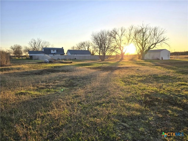 view of yard at dusk