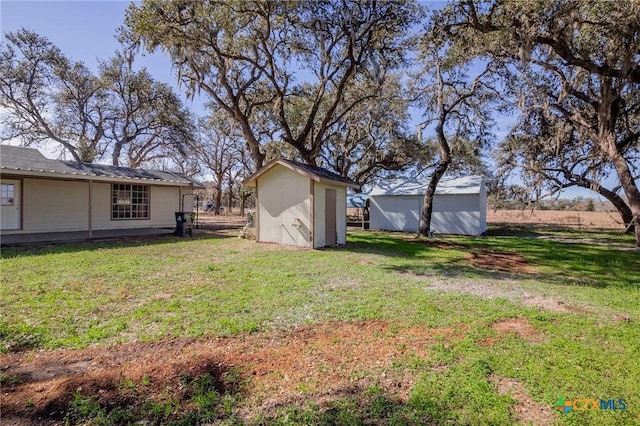 view of yard with a storage shed