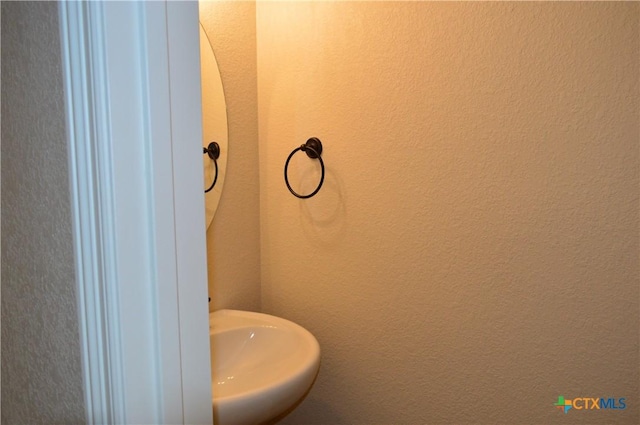 850 County Road 3152, Kempner, TX 76539 - bathroom with a textured wall