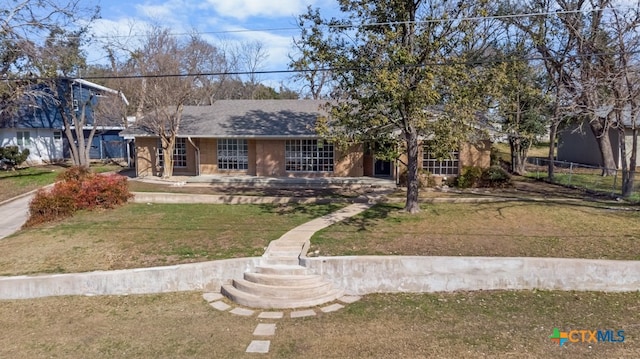 view of front of home with a front lawn