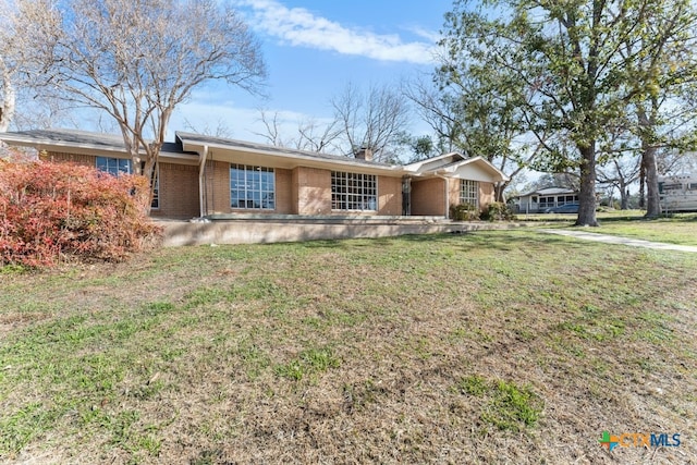 single story home featuring a front yard