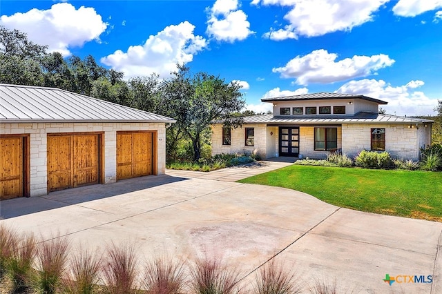 view of front of house featuring a garage and a front yard