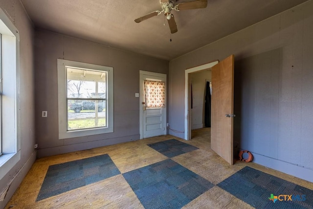 foyer with ceiling fan