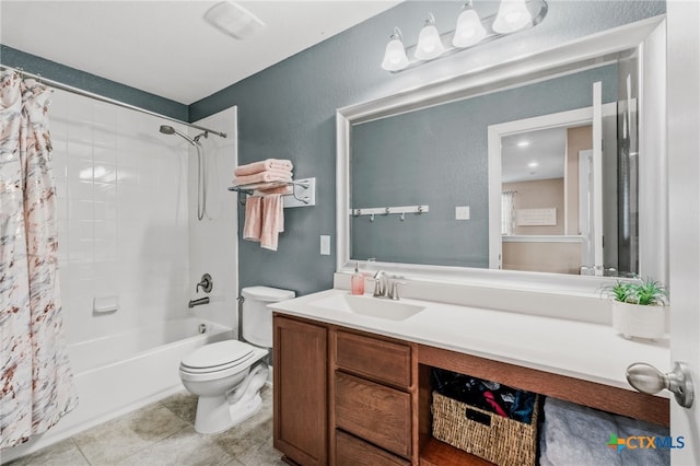 4009 Legend Pond, New Braunfels, TX 78130 - full bath with shower / tub combo with curtain, vanity, toilet, and a textured wall