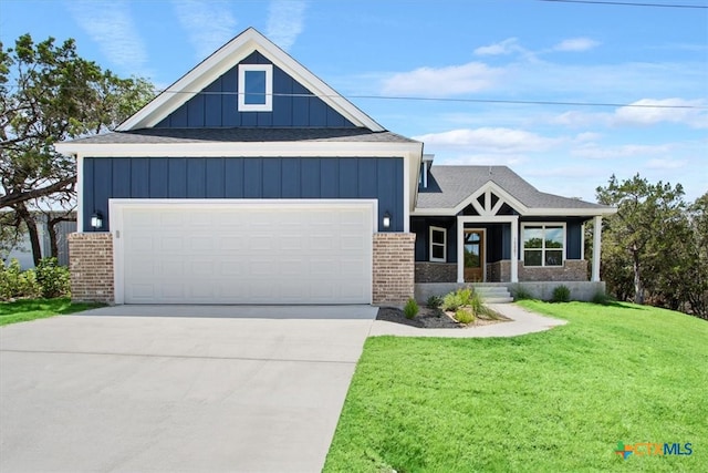 view of front facade featuring a front lawn and a garage