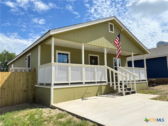 702 E 5th St, Nixon, TX 78140 - photo 2