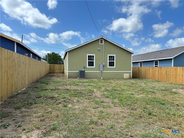 702 E 5th St, Nixon, TX 78140 - photo 31