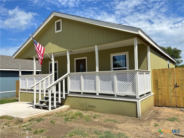 702 E 5th St, Nixon, TX 78140 - photo 1