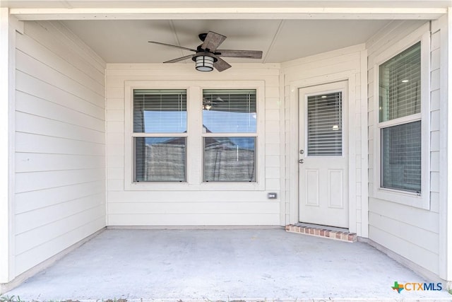 property entrance featuring ceiling fan