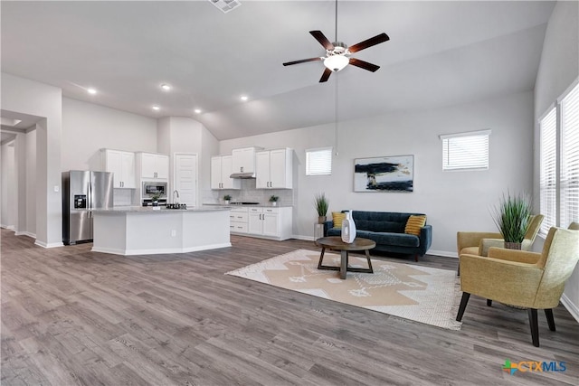 513 Foxbrook Way, Cibolo, TX 78108 - living area with ceiling fan, wood finished floors, baseboards, recessed lighting, and high vaulted ceiling