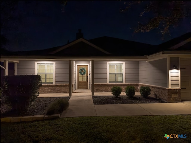 ranch-style house with a yard