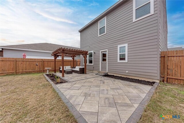 view of yard featuring an outdoor hangout area, a pergola, and a patio