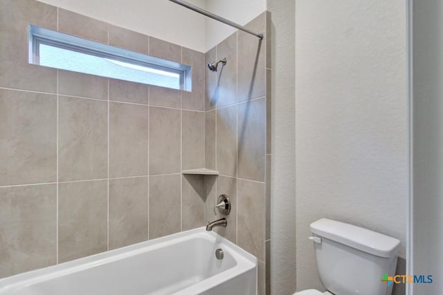 2055 Stephanie Ave, New Braunfels, TX 78132 - bathroom with toilet, tub / shower combination, and a textured wall
