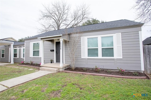 view of front of house featuring a front yard