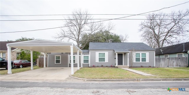 view of front of home featuring a front lawn