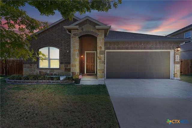 view of front of home featuring a yard and a garage