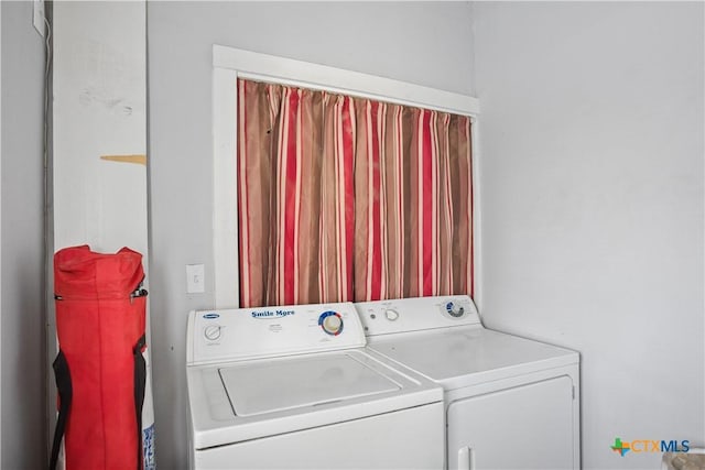 138 Antrim Dr, San Antonio, TX 78218 - laundry area with washer and clothes dryer