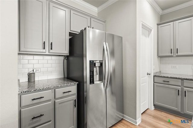 kitchen featuring ornamental molding, light wood-style floors, stainless steel refrigerator with ice dispenser, and gray cabinetry