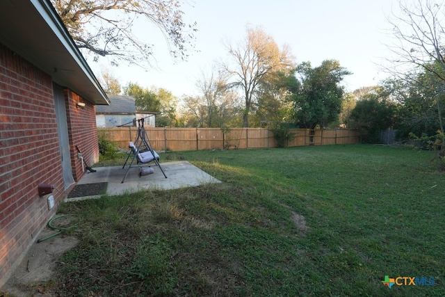 view of yard featuring a patio area