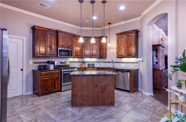 602 Park Place Ln, Temple, TX 76504 - kitchen with stainless steel appliances, dark countertops, arched walkways, backsplash, and crown molding